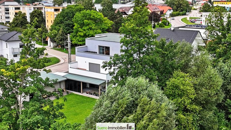 Drohnenansicht Wohnanlage im Grünen