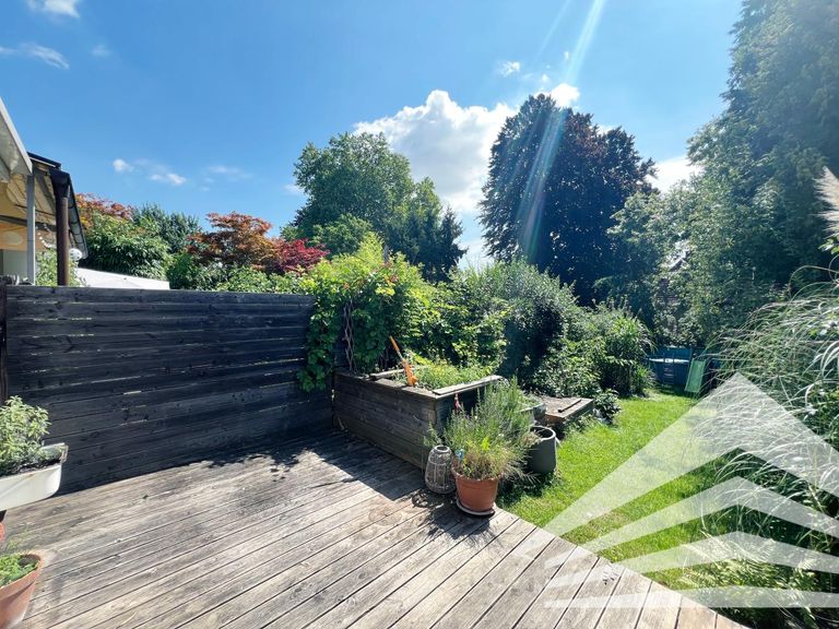 Holzterrasse inkl. Garten