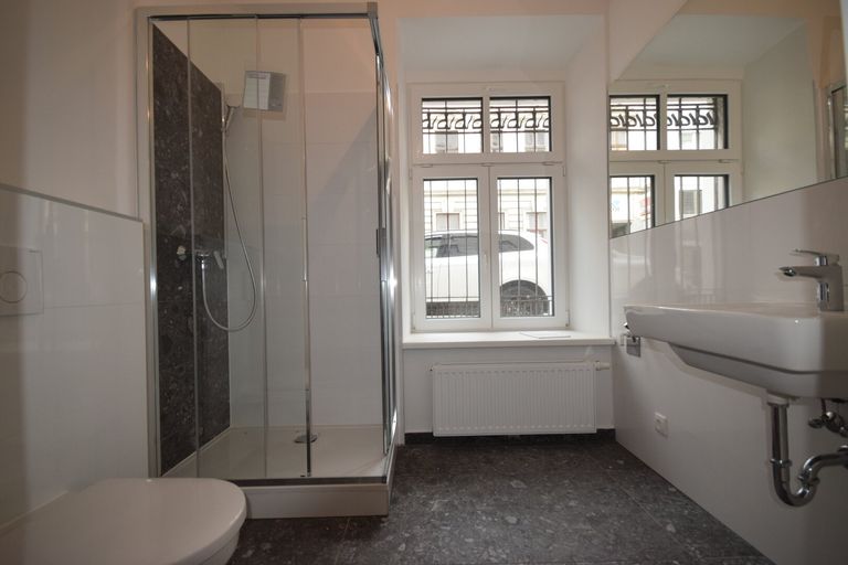 Badebereich - Charmantes 2 Zimmer Atelier Kauf 15. Bezirk Wien