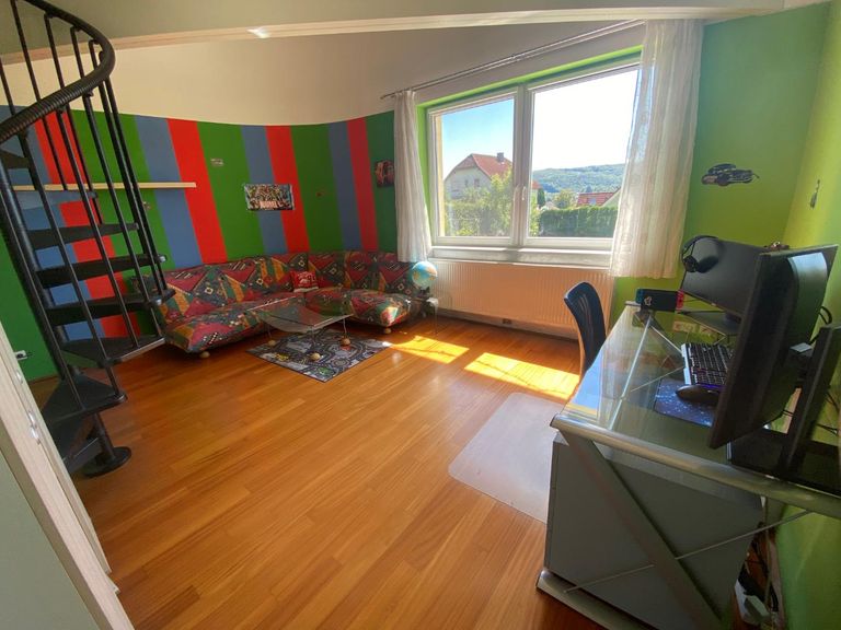 23 Zimmer Ost mit Balustradentreppe OG