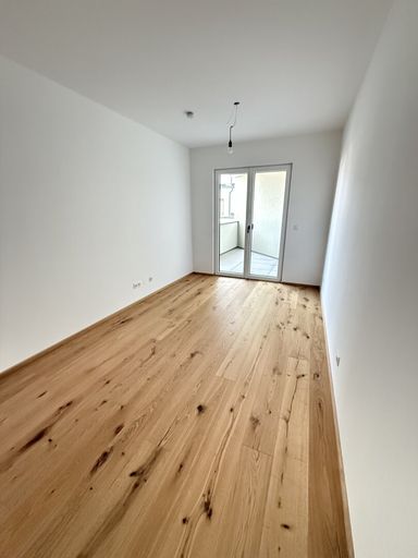 Schlafzimmer+Ausgang kl.Terrasse