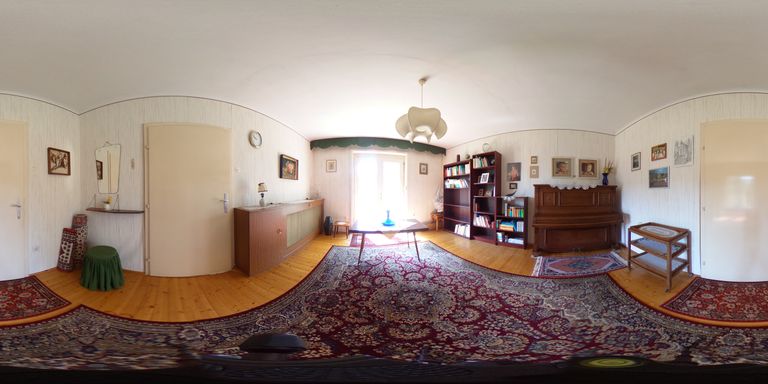 Zimmer Obergeschoss mit Balkon