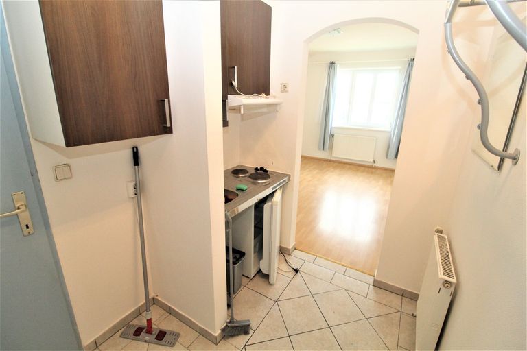 Blick vom Eingangsbereich zum Wohnbereich