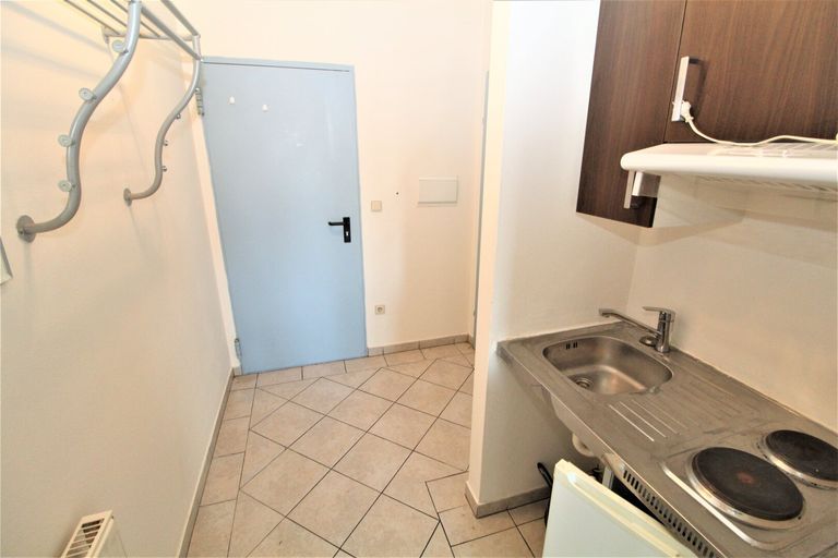 Vorraum mit kleinem Küchenblock