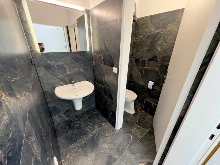 14 Vorraum WC und WC