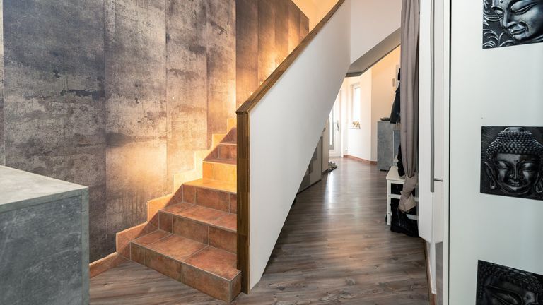 Eingang ins Haus, Treppenaufgang ins Obergeschoss