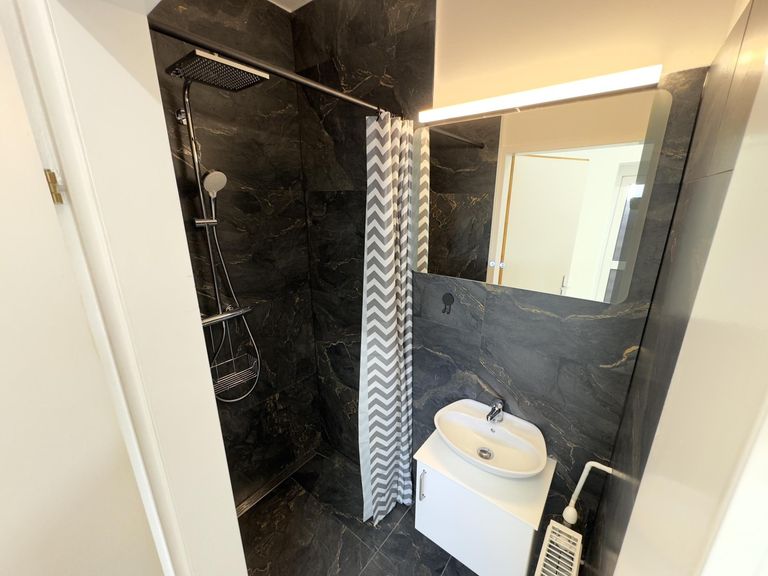 13 Dusche
