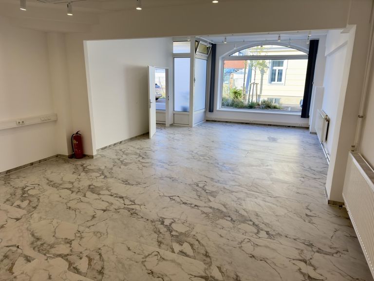 05 links von der Türe