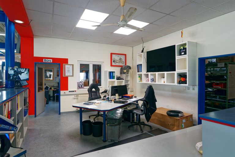 Büro Verkaufsraum Zweirad-Center
