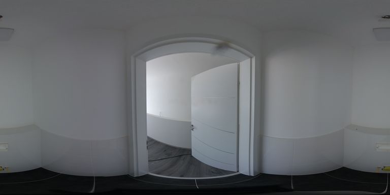 R0011021