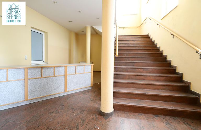 Garderobe u Aufgang Galerie