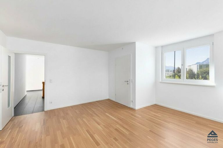 offener Kochbereich im Wohnzimmer (nicht eingerichtet, Anschlüsse vorhanden)