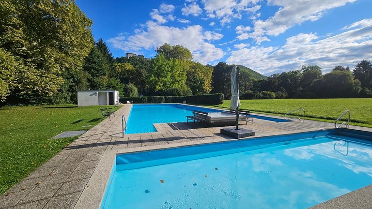 Schwimmbad im Schlosspark