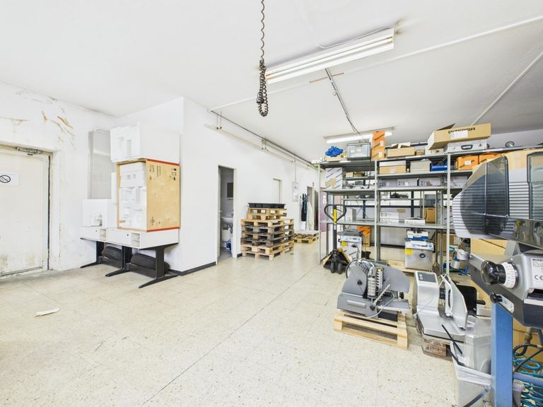 CAM04191G0-PR0062-STILL010