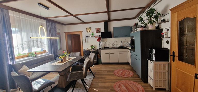 Küche mit Essbereich