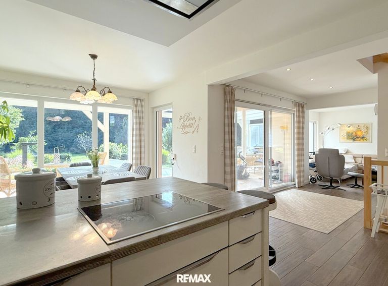 Erdgeschoss - Essbereich zum Wohnzimmer