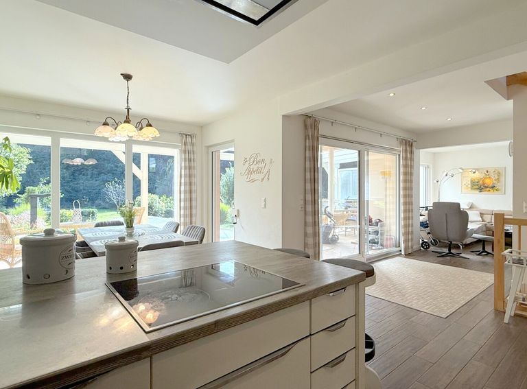 Erdgeschoss - Essbereich zum Wohnzimmer