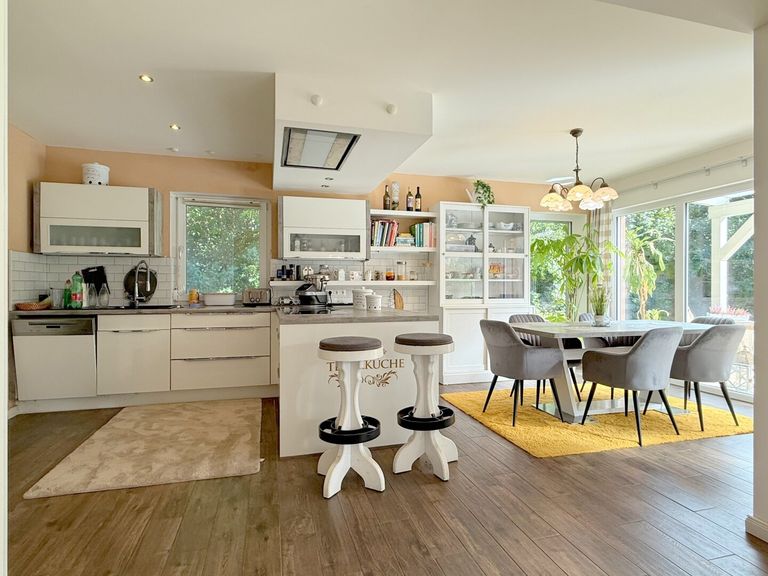 Erdgeschoss - Küche und Esszimmer