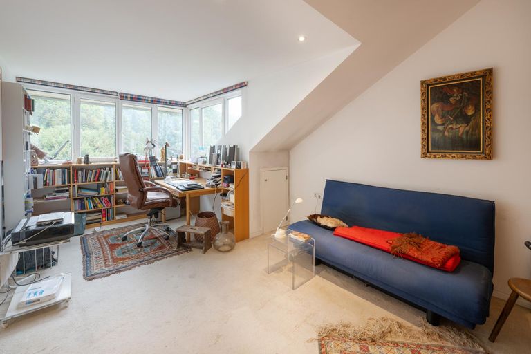 Arbeits- oder großes Schlafzimmer