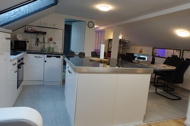 Küche mit Kücheninsel