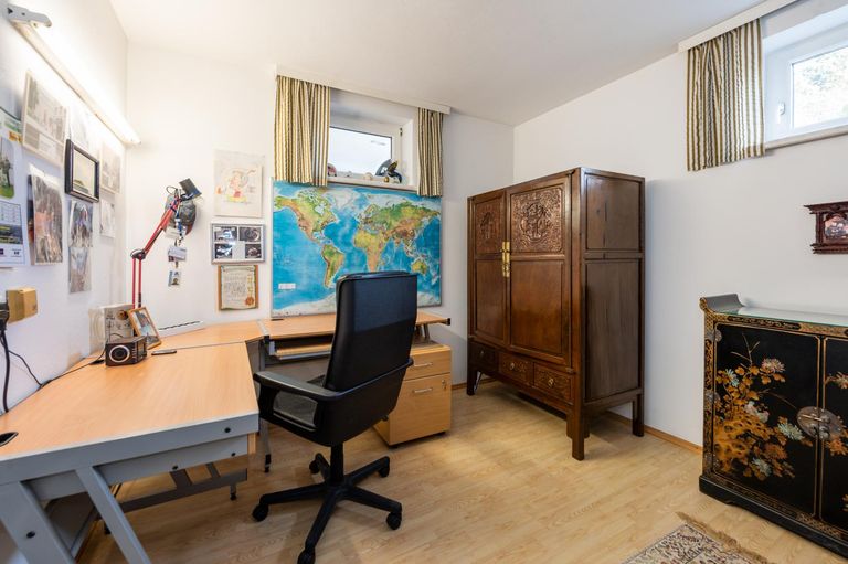 Büro KG