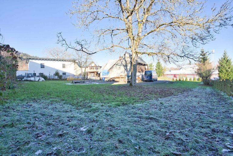 Grundstück mit Altbestand Regau