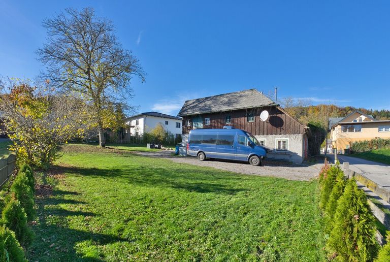 Grundstück mit Altbestand Regau