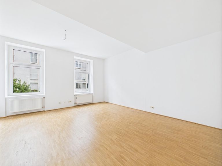 CAM04191G0-PR0046-STILL006