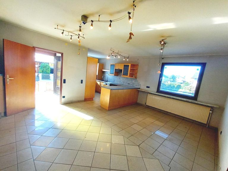 Küche mit großem Essbereich