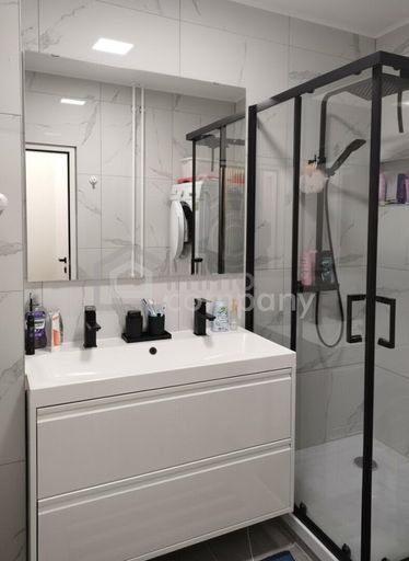 Badezimmer mit Dusche