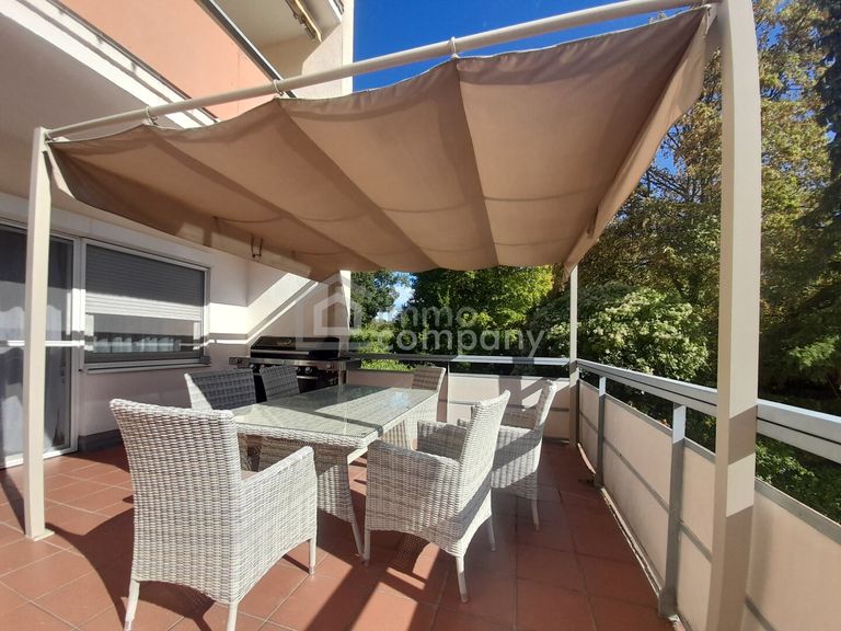 Terrasse mit Blick zum Harrachpark