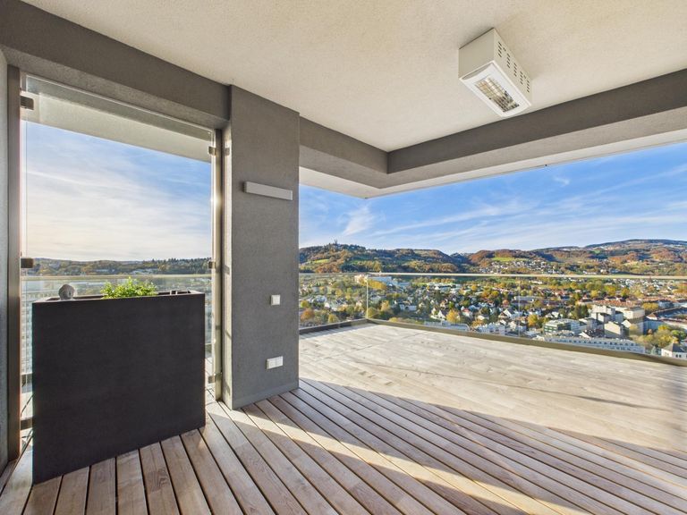 CAM04191G0-PR0068-STILL001