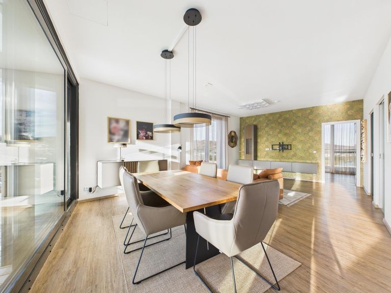 CAM04191G0-PR0068-STILL011