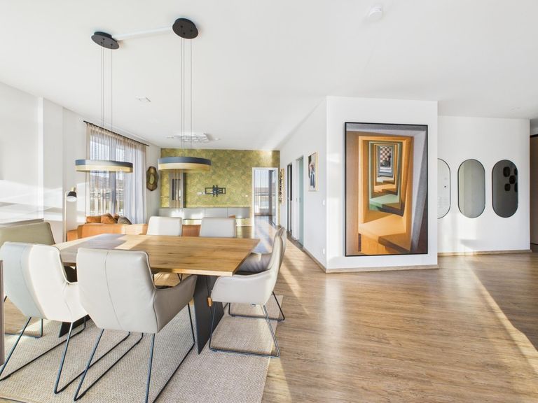 CAM04191G0-PR0068-STILL028