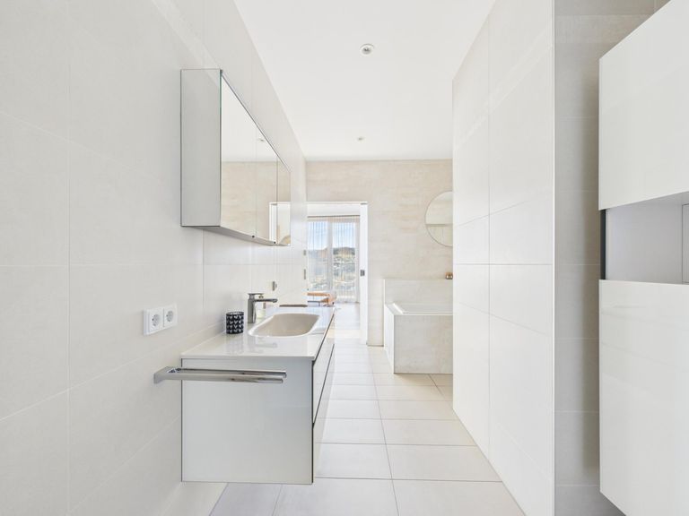 CAM04191G0-PR0068-STILL015