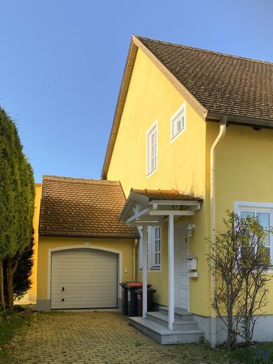 Eingangsbereich mit Garage