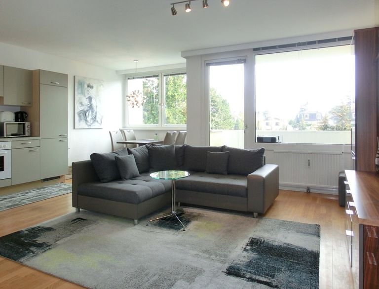 Wohnküche mit Ansicht auf Loggia