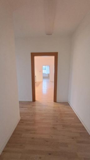 frisch ausgemalt, Böden saniert