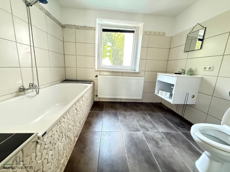 Bad mit Wann und WC im EG