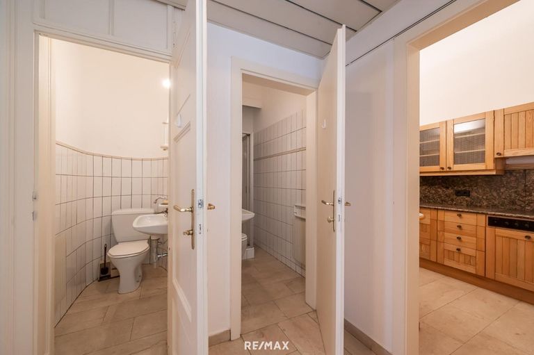 Toiletten mit Dusche