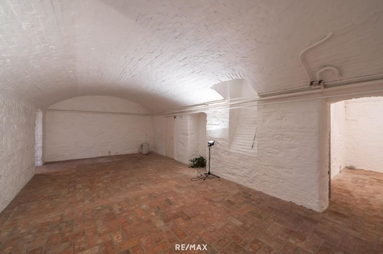 Ausstellungsfläche mit Ziegelboden4