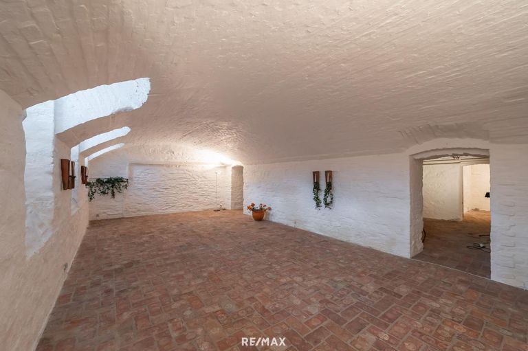 Ausstellungsfläche mit Ziegelboden1