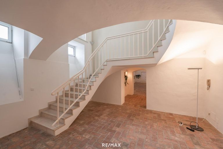 Ausstellungsfläche mit Treppe