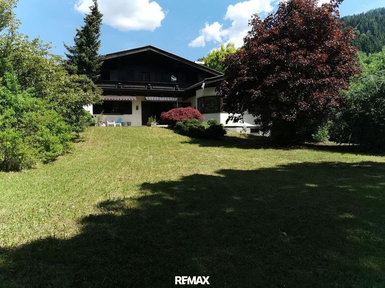 Wunderschöner großer Garten