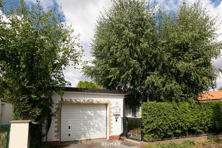 15 Garage - Ansicht Straße