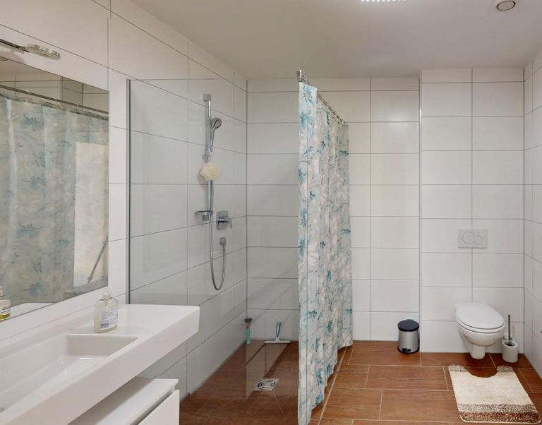 Prutz - Wohnung - Badezimmer