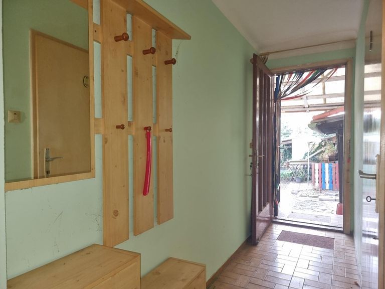 EFH 2000 12 Garderobe