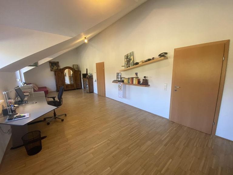 13 Arbeitszimmer OG