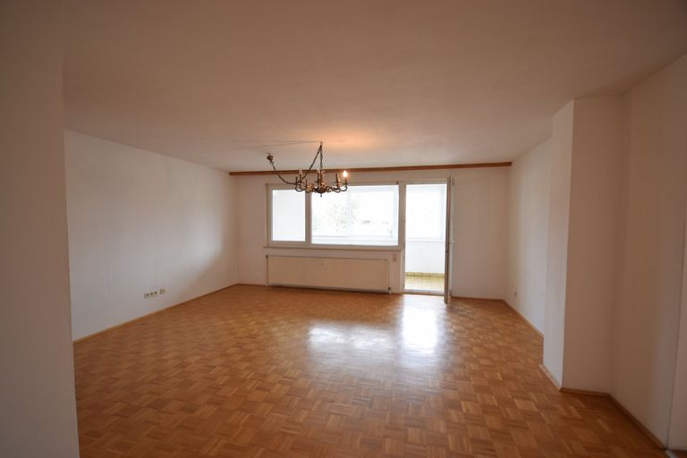 Wohnbereich - Große 2,5 Zimmer Wohnung mit Loggia Miete Bergheim Salzburg