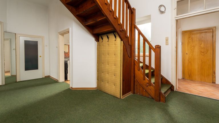 Vorraum, Aufgang ins Obergeschoss Einheit 1